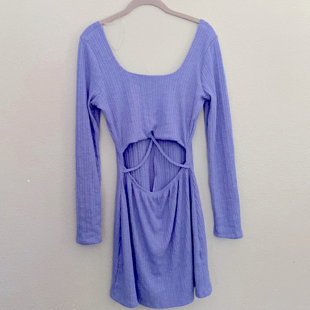 Baby blue long-sleeve stretch short dress.